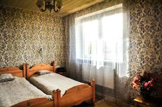 Гостевой дом Lesnaya Paulinka Mlyny Двухместный номер с 2 отдельными кроватями и ванной комнатой-1