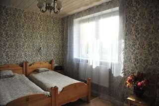 Гостевой дом Lesnaya Paulinka Mlyny Двухместный номер с 2 отдельными кроватями и ванной комнатой-3
